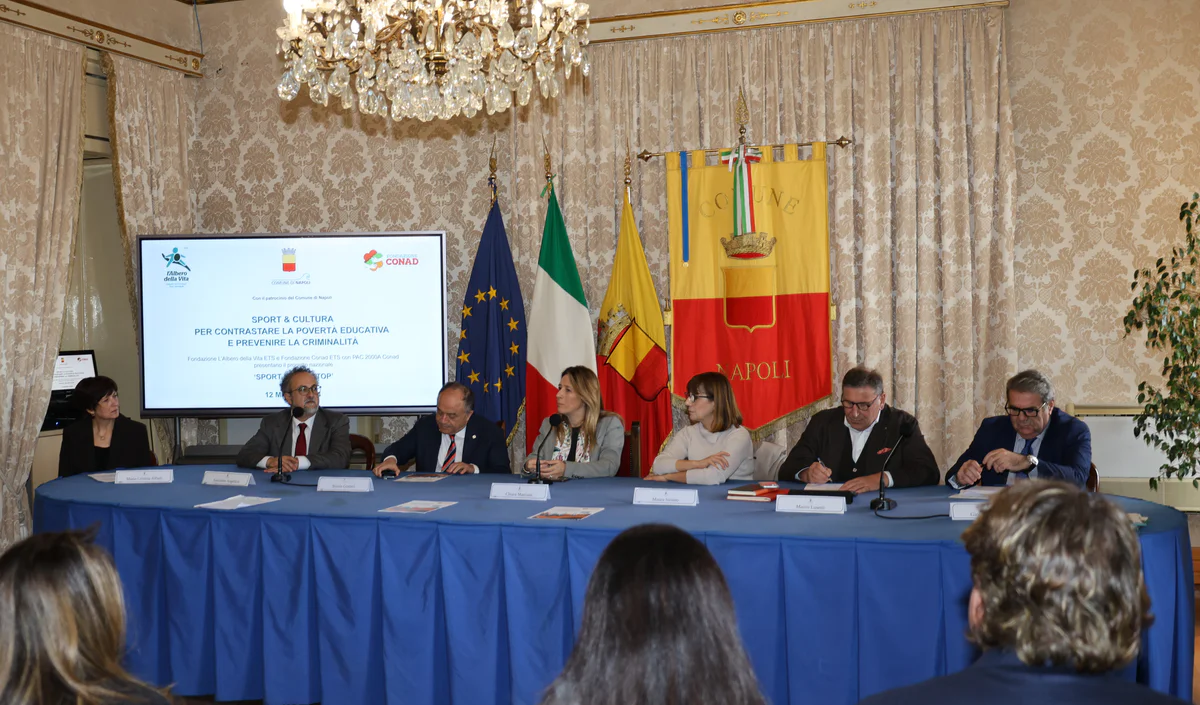 Conferenza stampa di presentazione del progetto Sport Never Stop presso il comune di Napoli