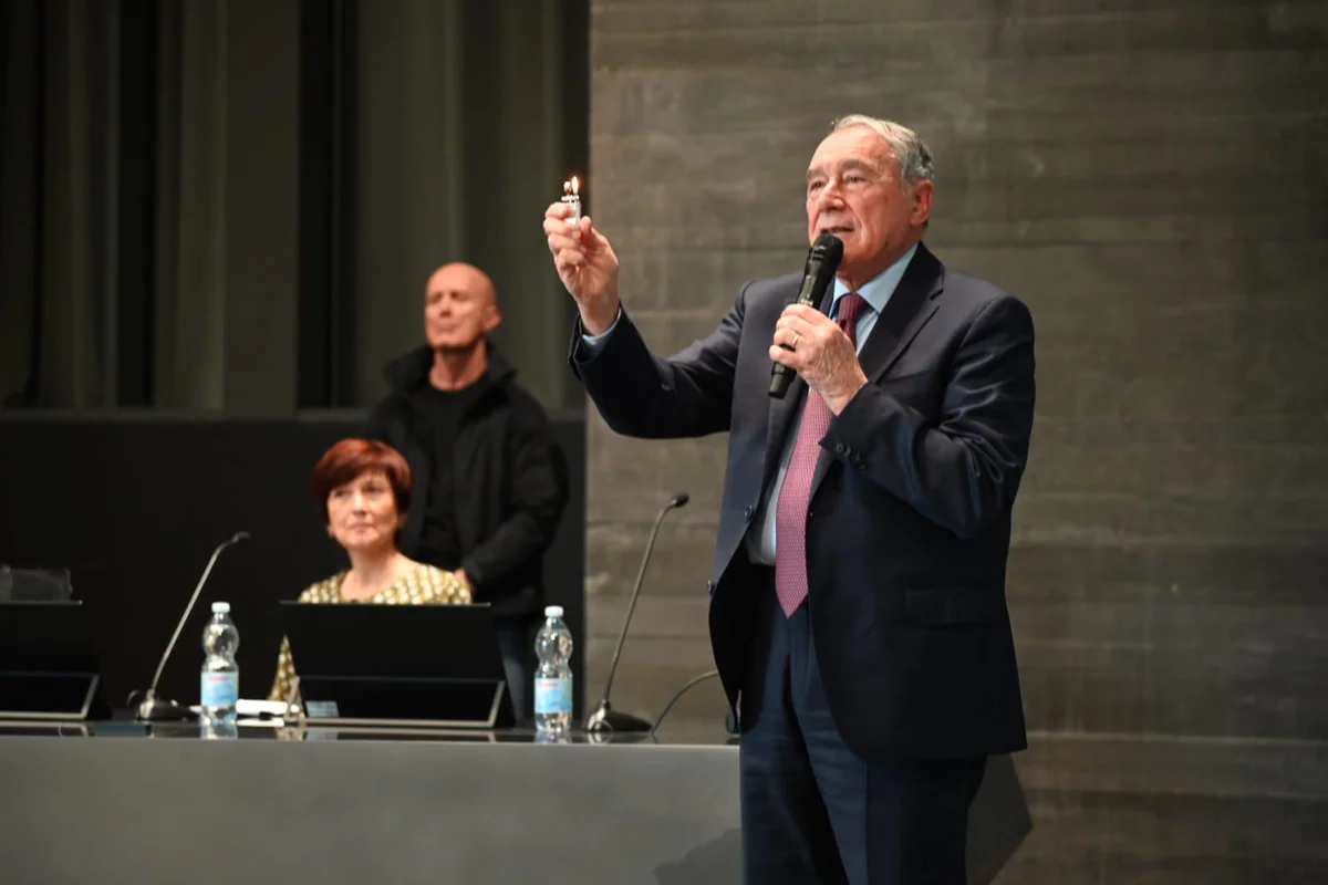 Pietro Grasso durante l'incontro in presenza con il liceo scientifico di Forlì presso la sede di CIA Conad, insieme a Fondazione Conad ETS